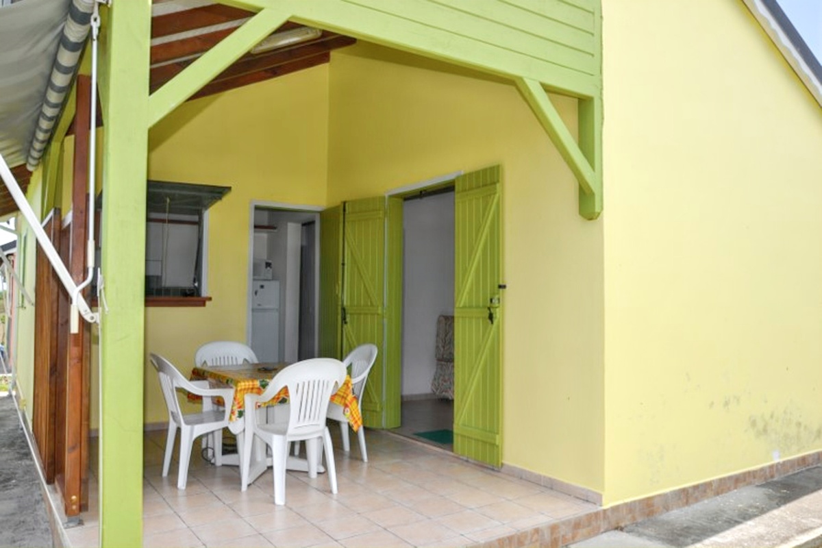 Maison avec piscine partagée et jardin clos à Saint-François - Photo 7