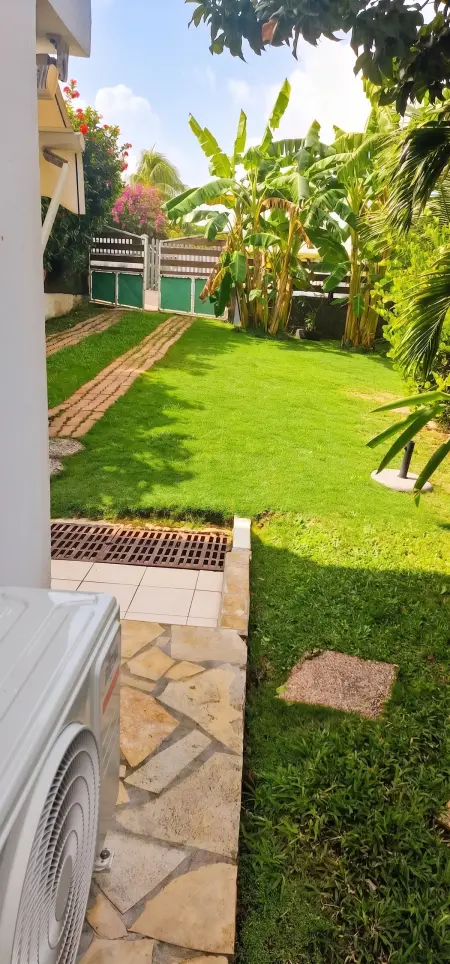 Appartement 30 m² avec terrasse et jardin clos à Baie-Mahault : photo 25