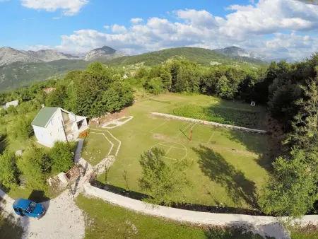 Location chalet à Herceg Novi, Chalet charmant à Herceg Novi avec jardin clôturé
