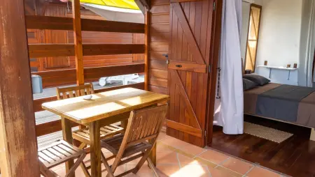 Bungalow avec jardin clôturé et barbecue à Saint-François : photo 4