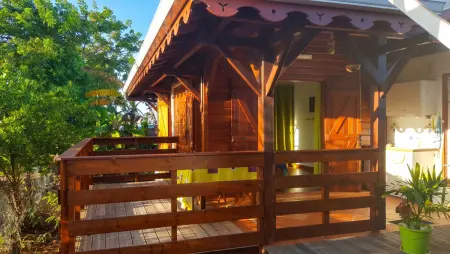 Bungalow avec jardin clôturé et barbecue à Saint-François : photo 5