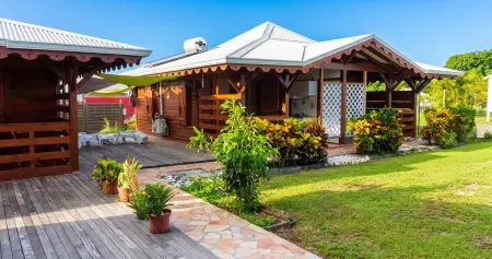 Bungalow avec jardin clôturé et barbecue à Saint-François : photo 7