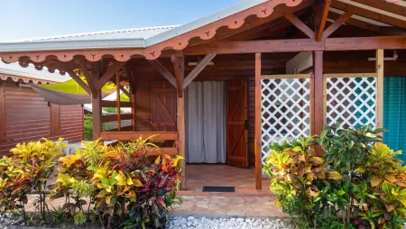 Bungalow avec jardin clôturé et barbecue à Saint-François : photo 9
