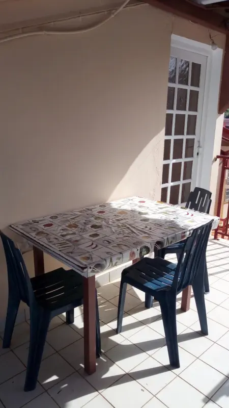 Appartement ensoleillé à Goyave, 50 m², vue mer et balcon - Photo 2