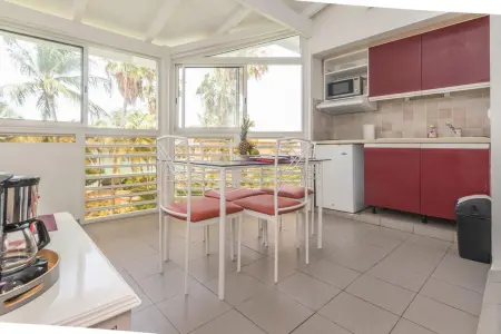 Location appartement à Le Gosier, Studio charmant avec vue sur la mer à Le Gosier - 42 m² - Terrasse