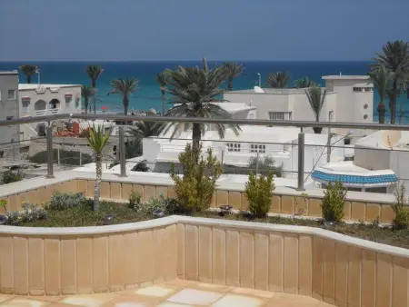 Location appartement à Mahdia, Appartement duplex en bord de mer à Mahdia - 250 m² - Vue sur mer