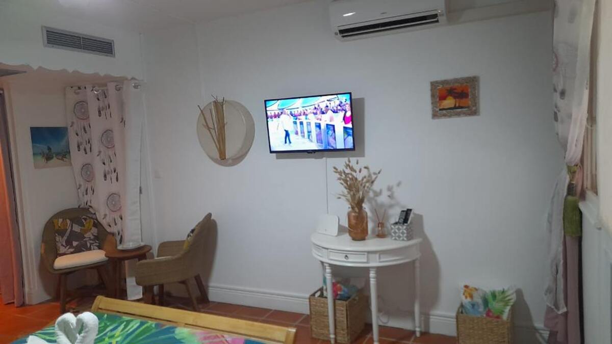Studio 21 m² Saint-François, balcon, piscine et tennis - Photo 11