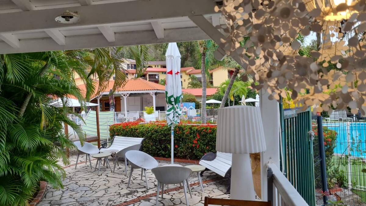 Studio 25 m² avec terrasse et jardin à Sainte-Anne - Photo 2