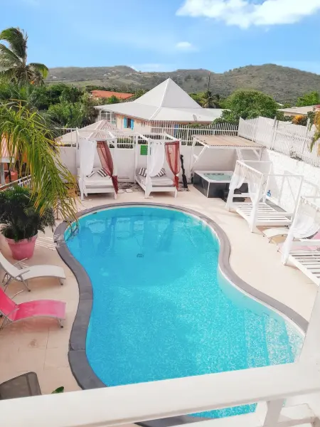 Location appartement à Sainte Anne, Studio charmant à Sainte-Anne avec piscine partagée - 30 m²
