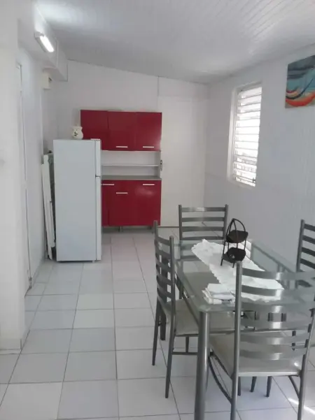 Appartement spacieux à Sainte-Anne avec piscine partagée. - Photo 4
