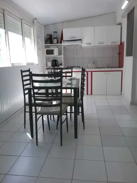 Appartement spacieux à Sainte-Anne avec piscine partagée. - Photo 5