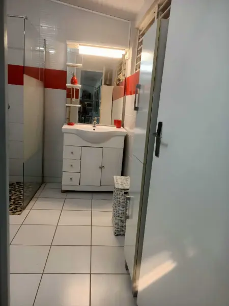 Appartement spacieux à Sainte-Anne avec piscine partagée. - Photo 12