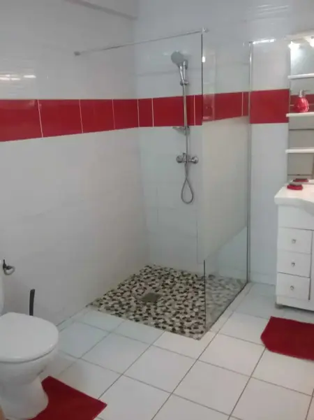 Appartement spacieux à Sainte-Anne avec piscine partagée. - Photo 17