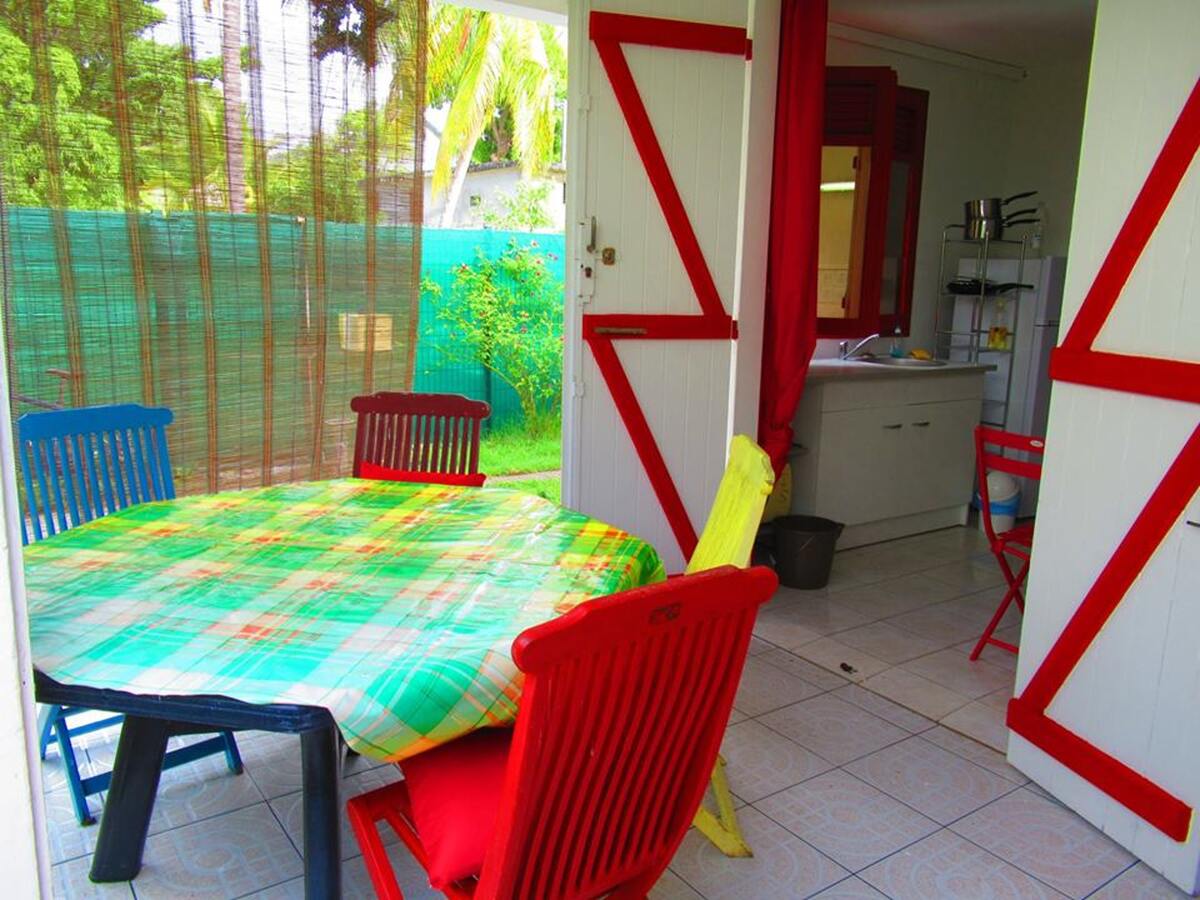 Studio 37 m² à Sainte-Anne, jardin clôturé et terrasse - Photo 4