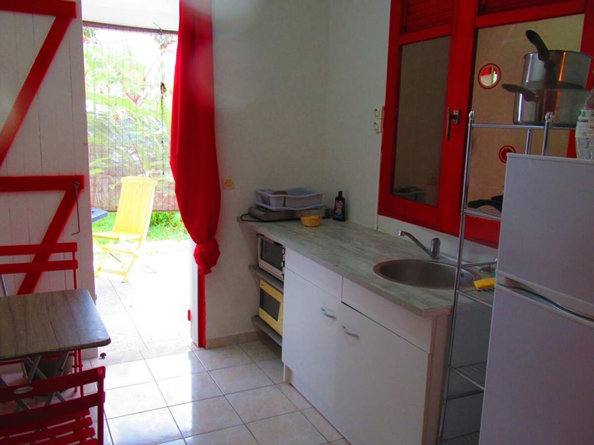 Studio 37 m² à Sainte-Anne, jardin clôturé et terrasse - Photo 6