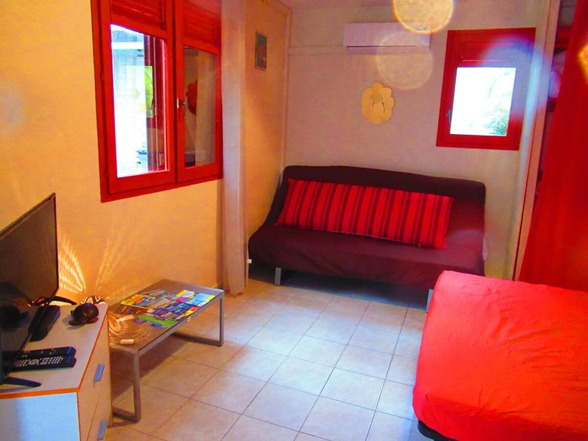 Studio 37 m² à Sainte-Anne, jardin clôturé et terrasse - Photo 7