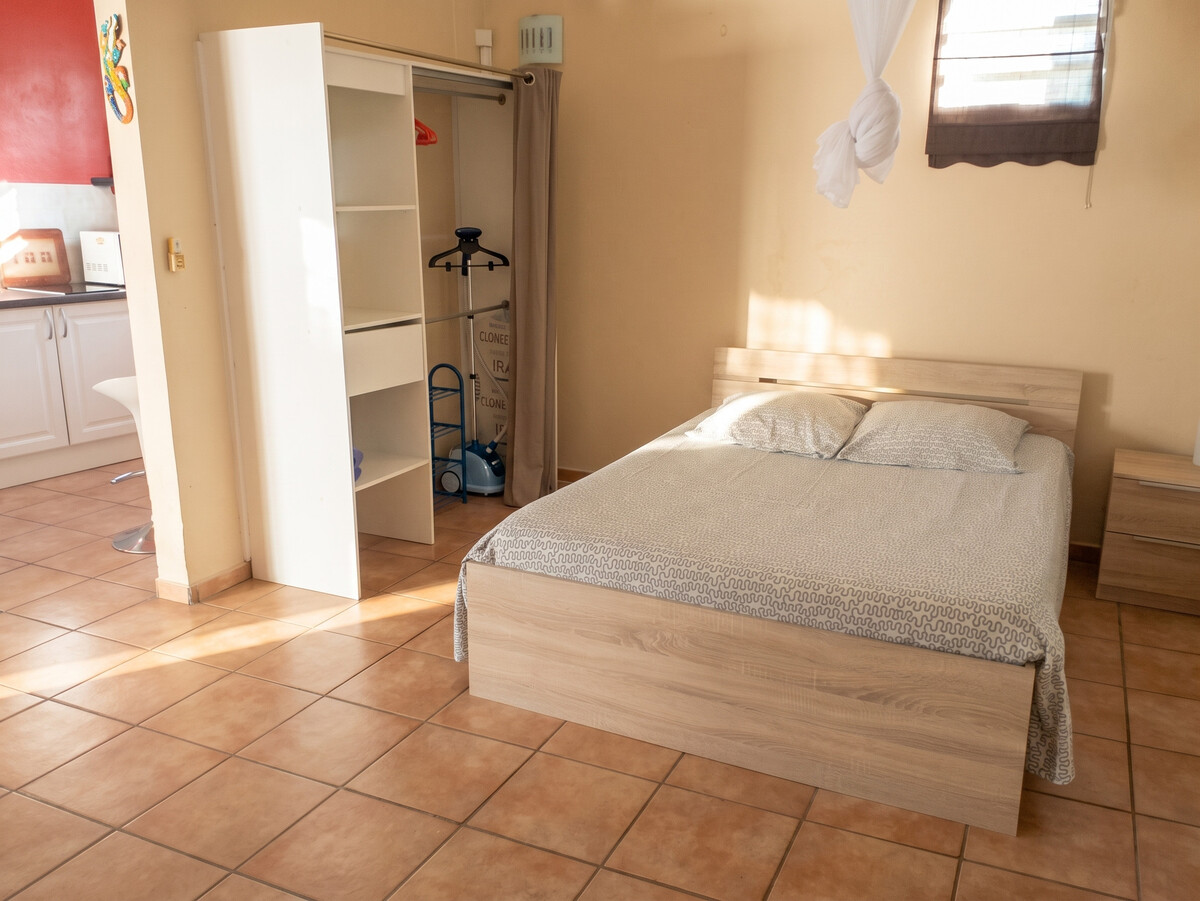 Studio cosy aux Abymes avec piscine partagée et jardin - Photo 5