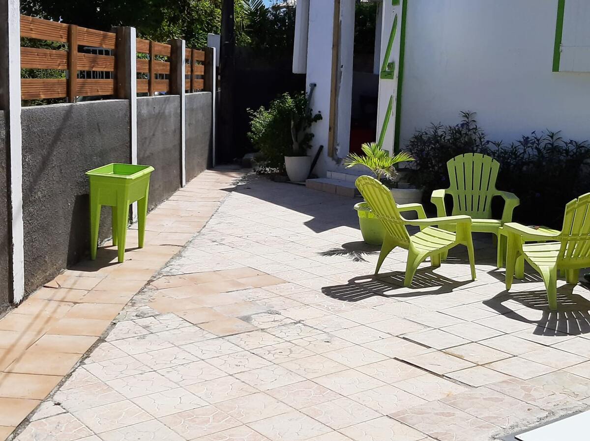 Maison 2 chambres, jardin clôturé à Saint-François - Photo 7