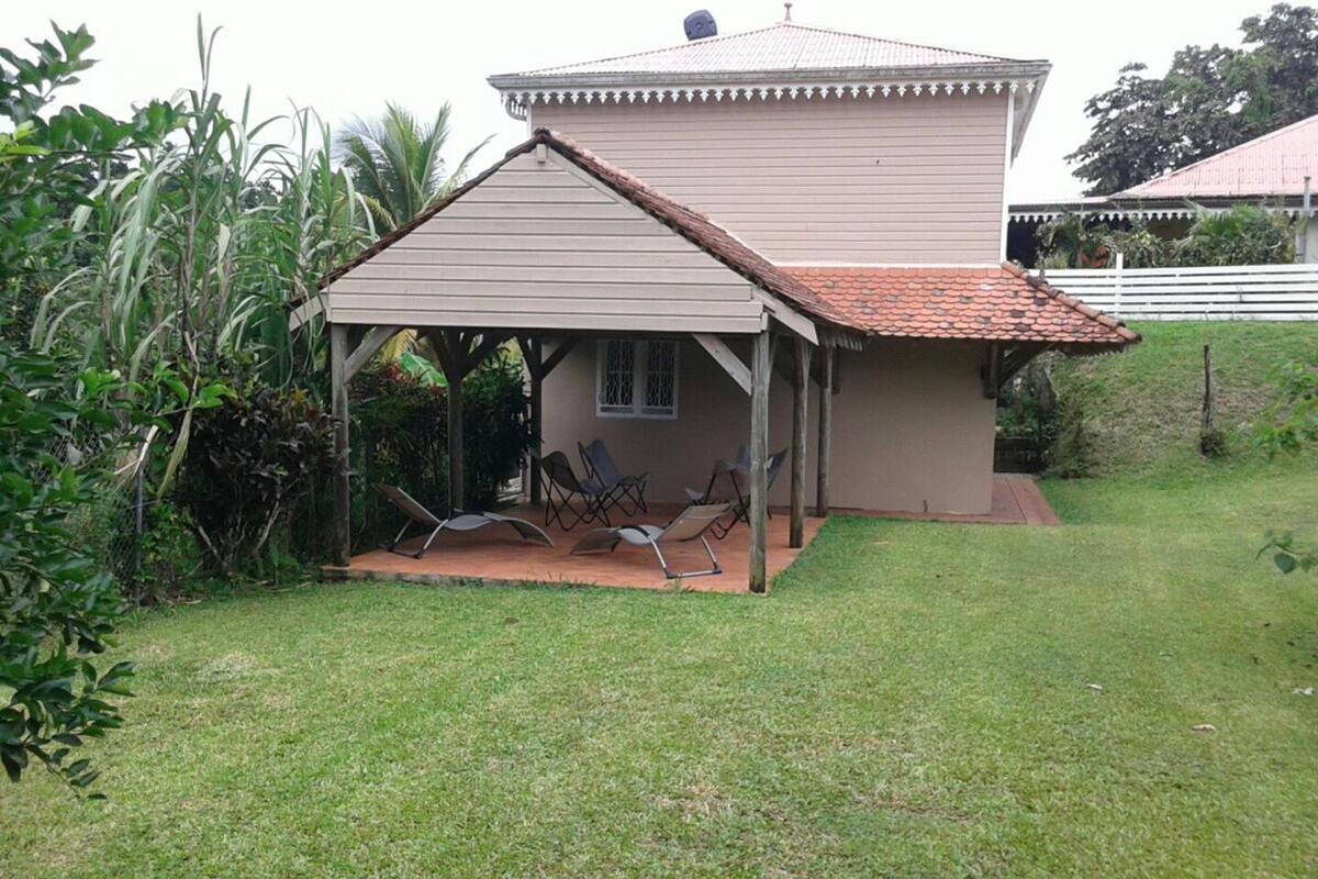Maison 2 chambres avec jardin clôturé à Gros-Morne - Photo 1