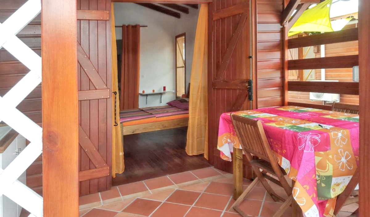 Bungalow 36 m² avec jardin clos et piste de pétanque - Photo 3