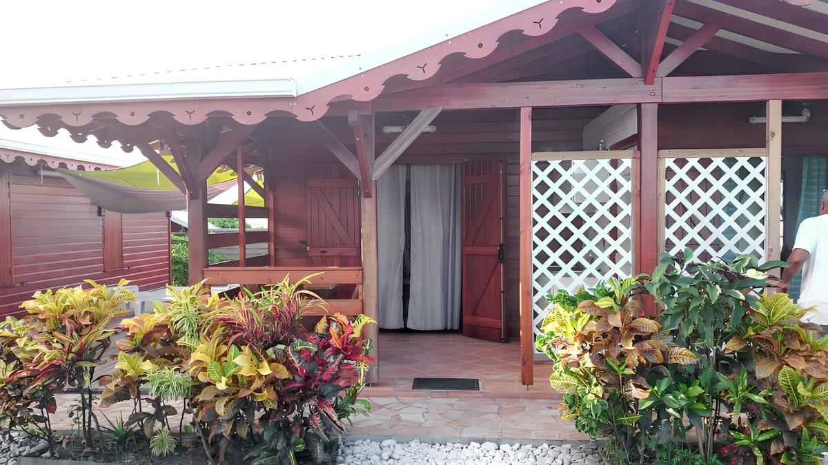 Bungalow 3 pers. à Saint-François, jardin clos et terrasse - Photo 4