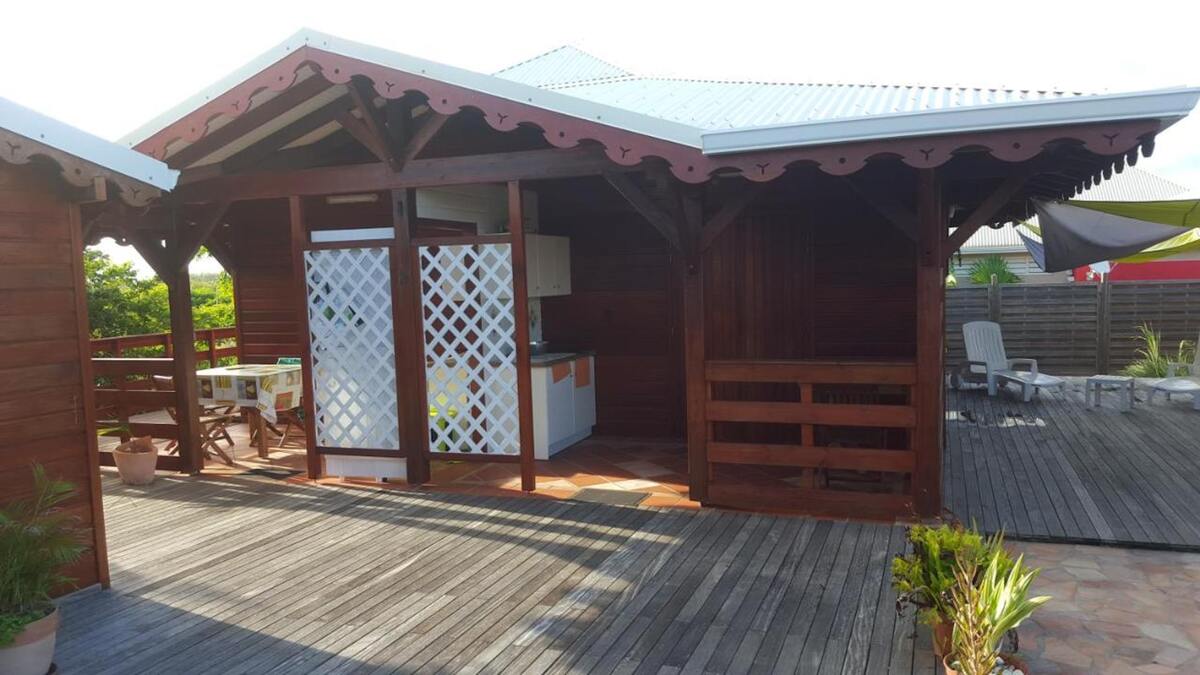 Bungalow 3 pers. à Saint-François, jardin clos et terrasse - Photo 12