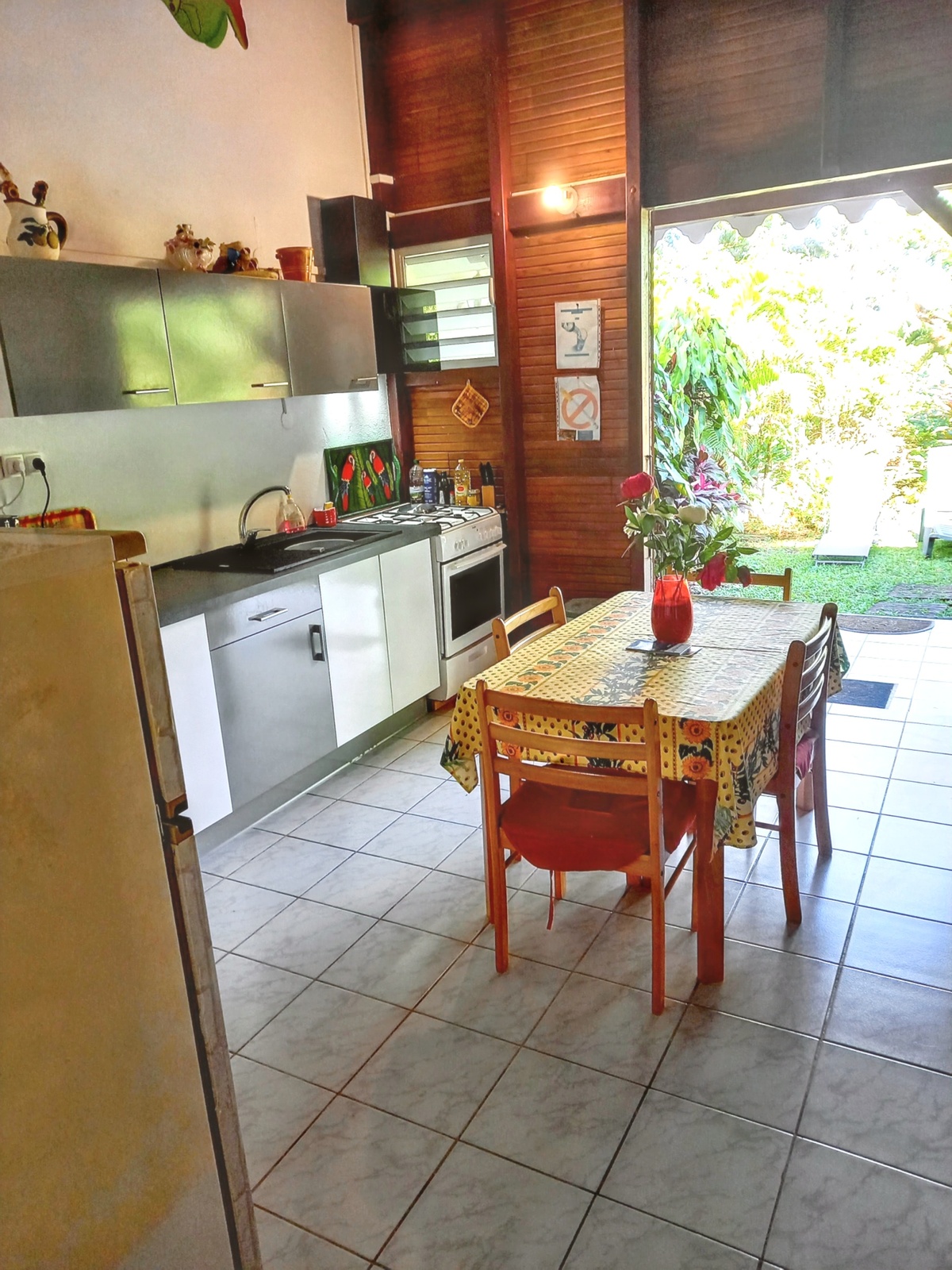 Bungalow 50 m² à Deshaies, vue mer et jardin clos - Photo 2