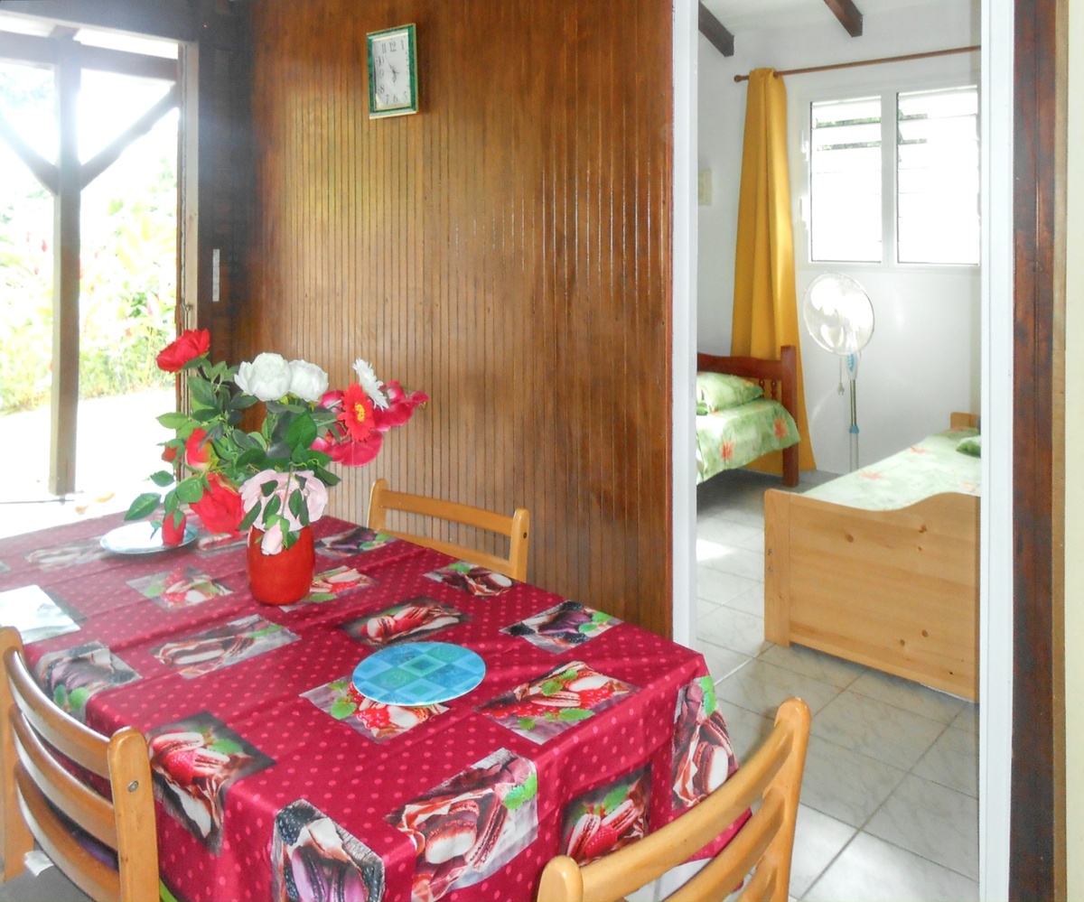 Bungalow 50 m² à Deshaies, vue mer et jardin clos - Photo 8