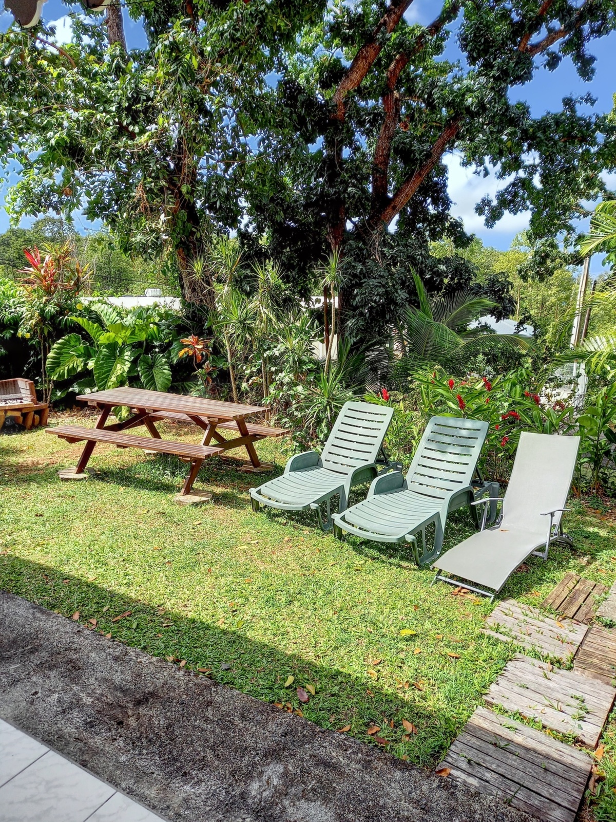 Bungalow 50 m² à Deshaies, vue mer et jardin clos - Photo 10