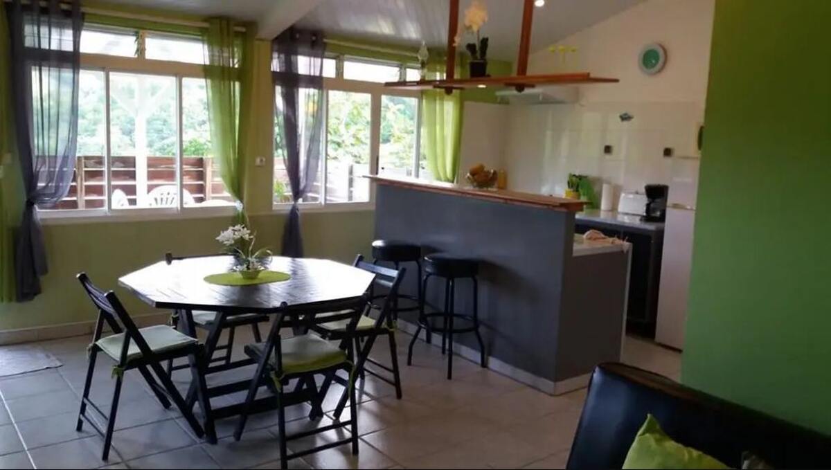 Maison 2 chambres à Rivière-Salée, vue montagne & jardin - Photo 2