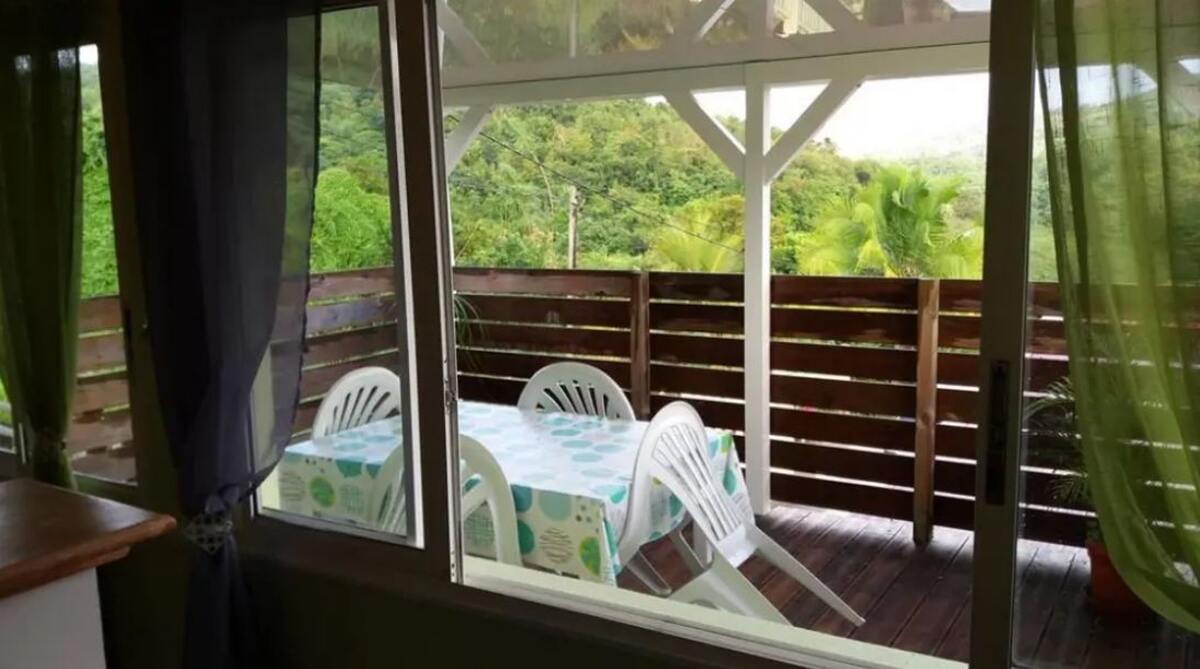 Maison 2 chambres à Rivière-Salée, vue montagne & jardin - Photo 4