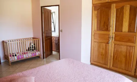 Appartement 3 chambres vue mer et montagne, jardin clos, Petite Île : photo 18