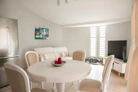 Maison de charme à Sainte-Anne avec piscine partagée - Photo 6