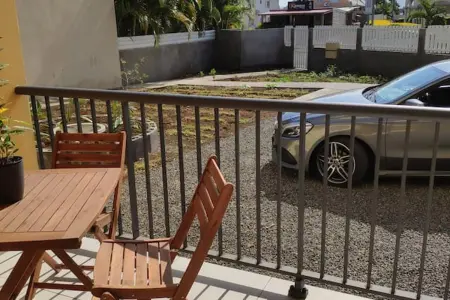 Location appartement à Saint Pierre, Appartement charmant à Saint Pierre 44 m² avec jardin clôturé