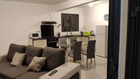 Appartement 44 m² avec jardin clôturé et vue montagne à Saint-Pierre : photo 2