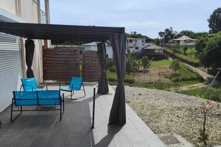Appartement Moderne à Sainte-Anne avec Piscine Partagée / 80 m² - Photo 1