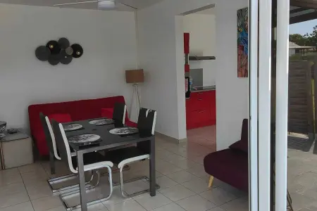 Appartement Moderne à Sainte-Anne avec Piscine Partagée / 80 m² - Photo 3