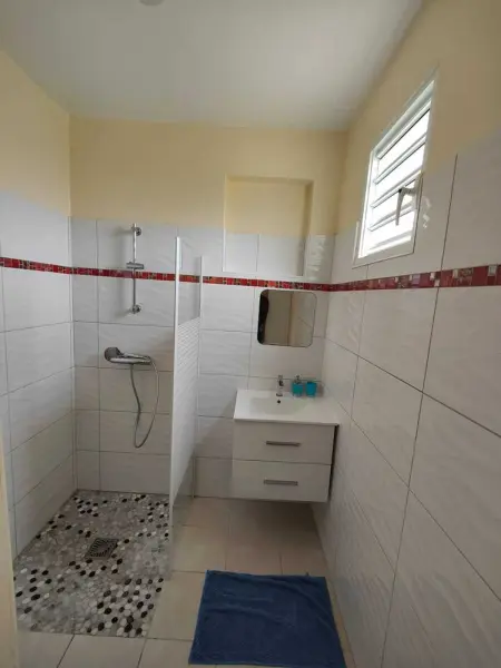 Appartement Moderne à Sainte-Anne avec Piscine Partagée / 80 m² - Photo 10