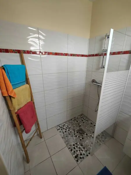 Appartement Moderne à Sainte-Anne avec Piscine Partagée / 80 m² - Photo 11