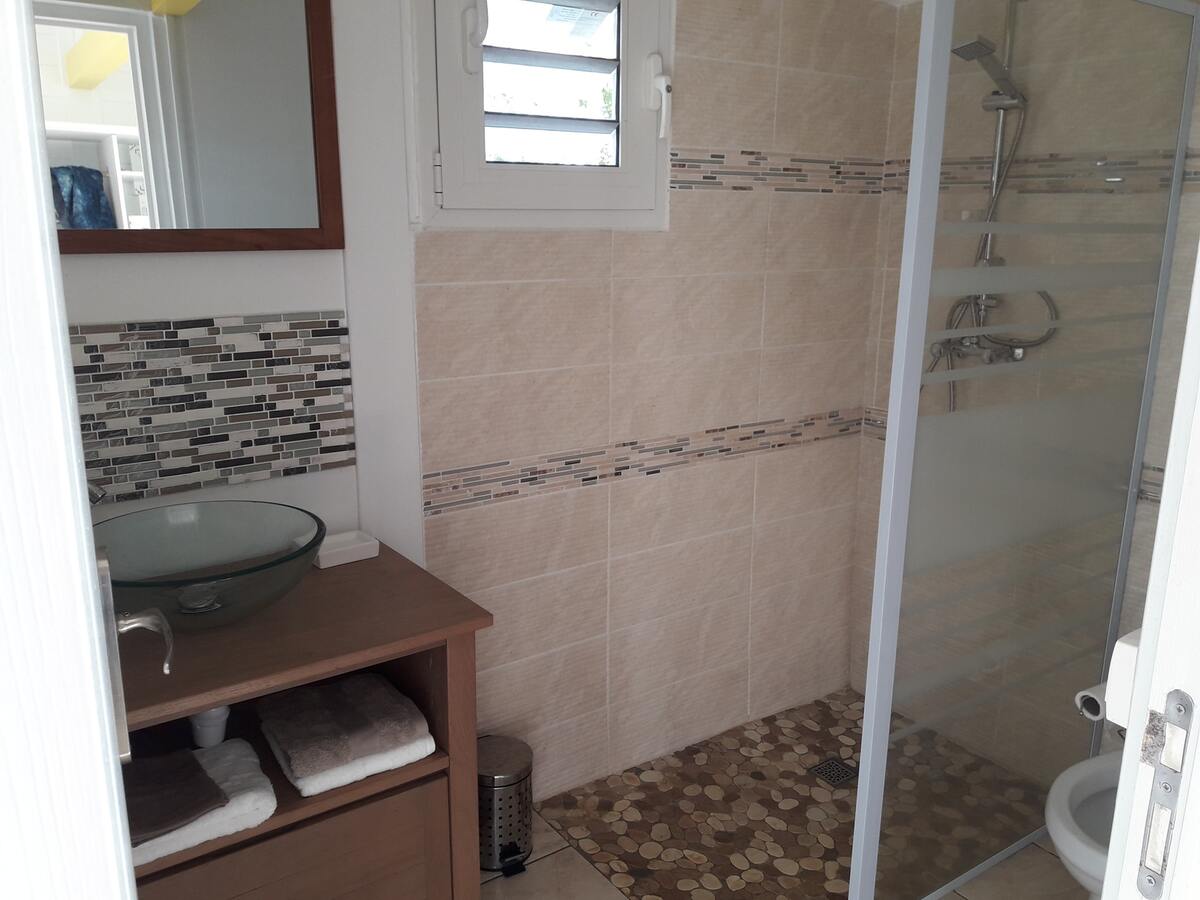 Bungalow piscine privée à Sainte-Rose - Photo 10