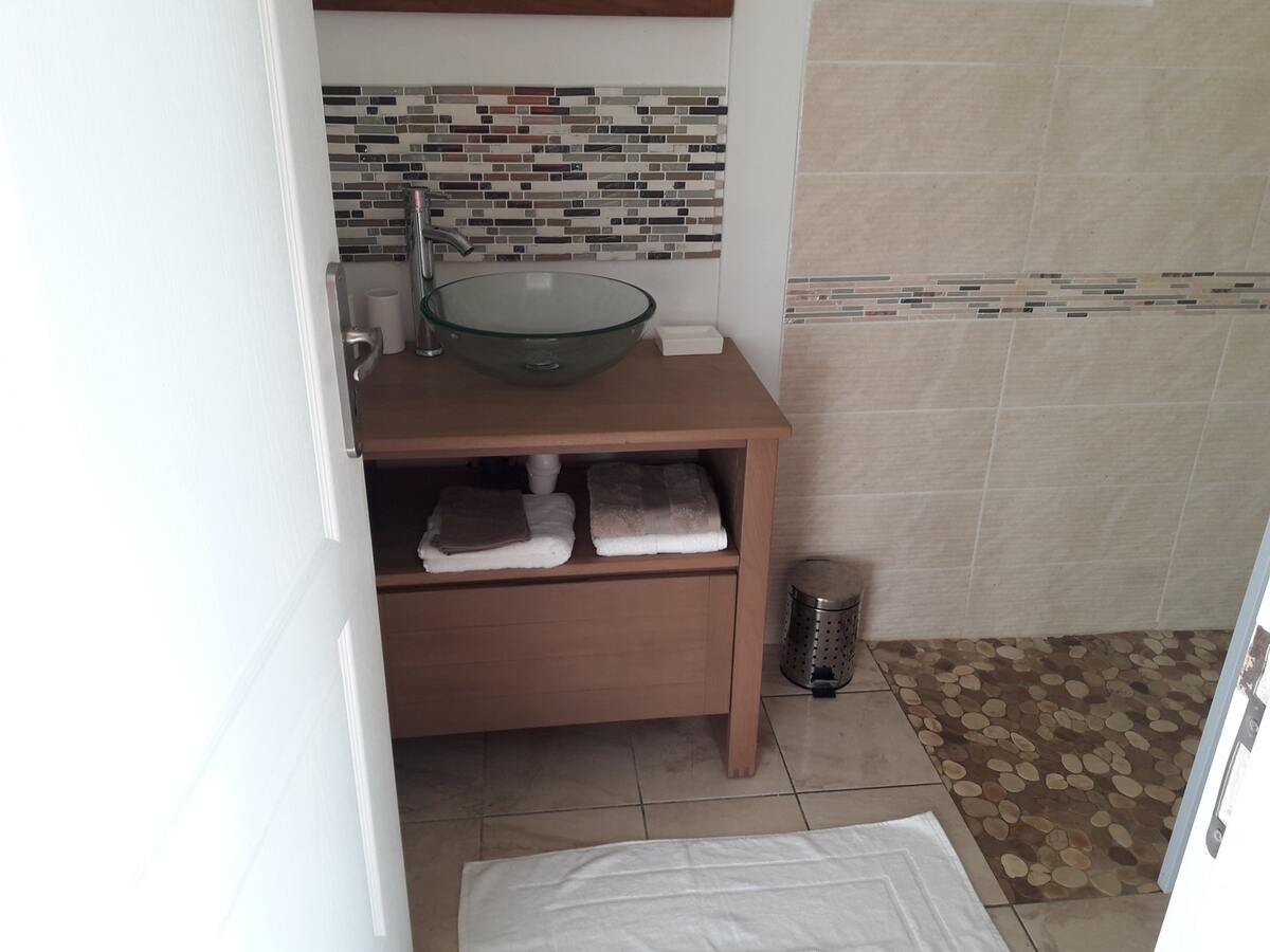 Bungalow piscine privée à Sainte-Rose - Photo 11