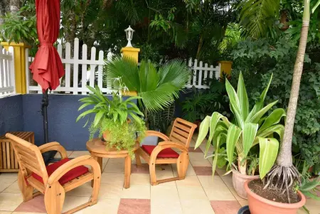 Location bungalow à Le Gosier, Bungalow charmant à Le Gosier avec jardin clos et parking