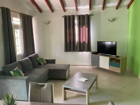 Location maison à Le Moule, Maison élégante au Moule avec terrasse ensoleillée