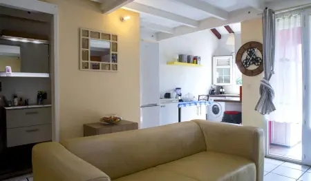 Location appartement à Le Moule, Appartement confortable en ville du Moule avec terrasse