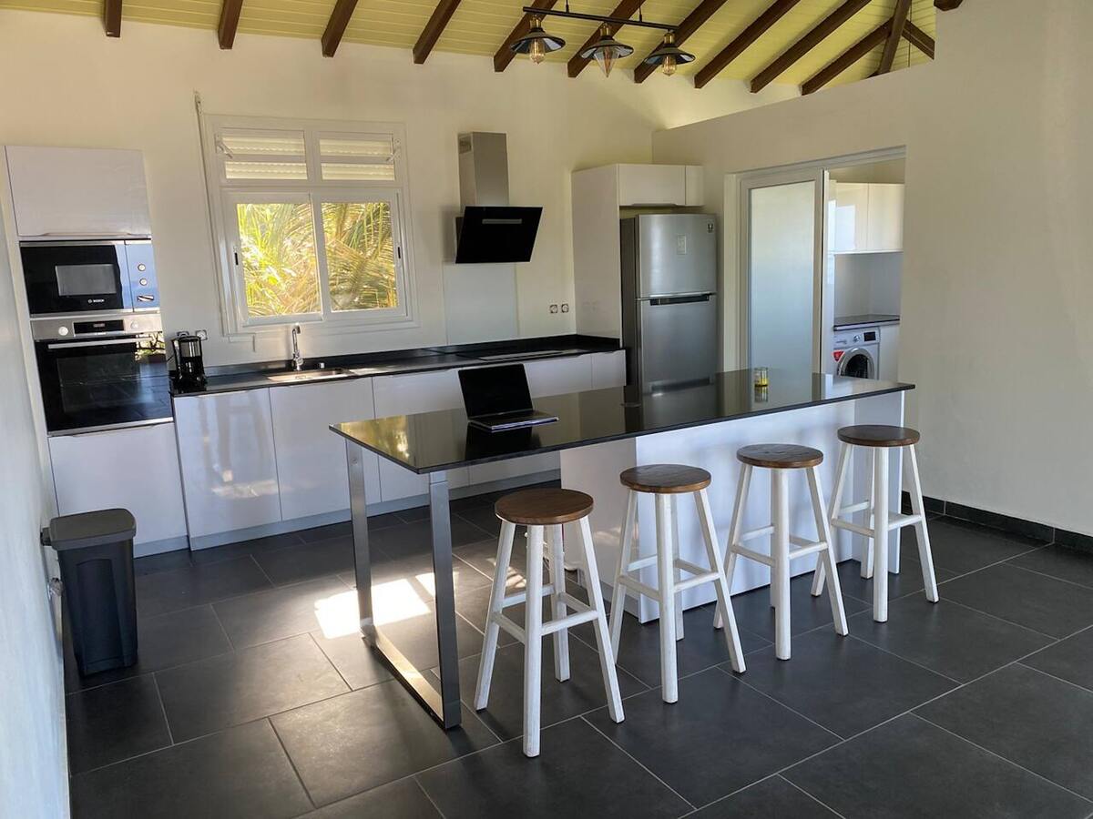Maison 90 m² à Gourbeyre, vue mer et terrasse - Photo 5