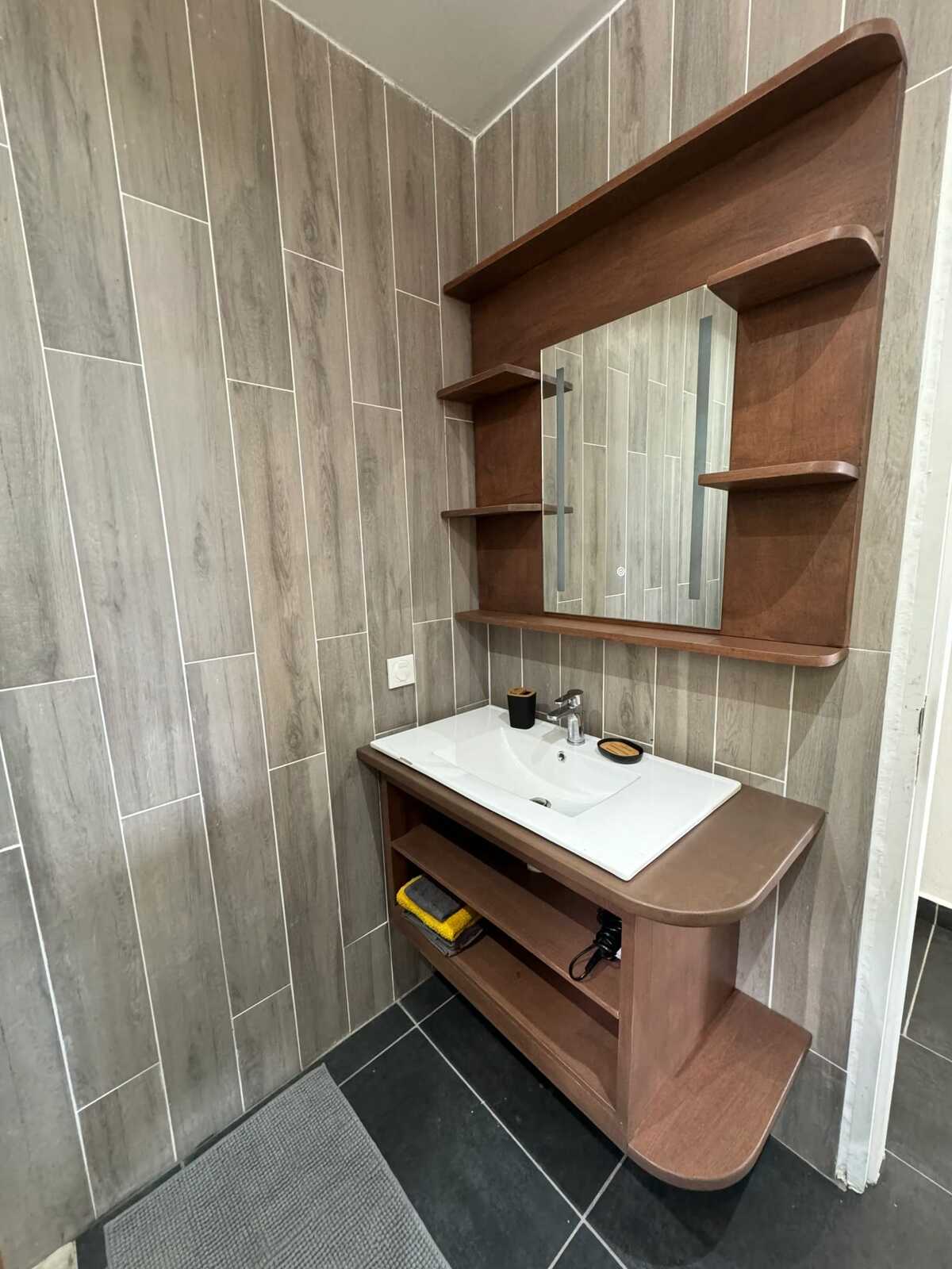 Maison 90 m² à Gourbeyre, vue mer et terrasse - Photo 8