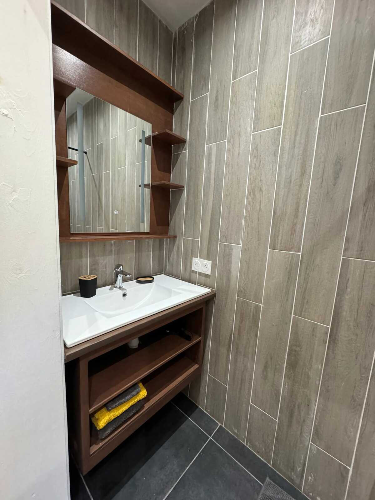 Maison 90 m² à Gourbeyre, vue mer et terrasse - Photo 13