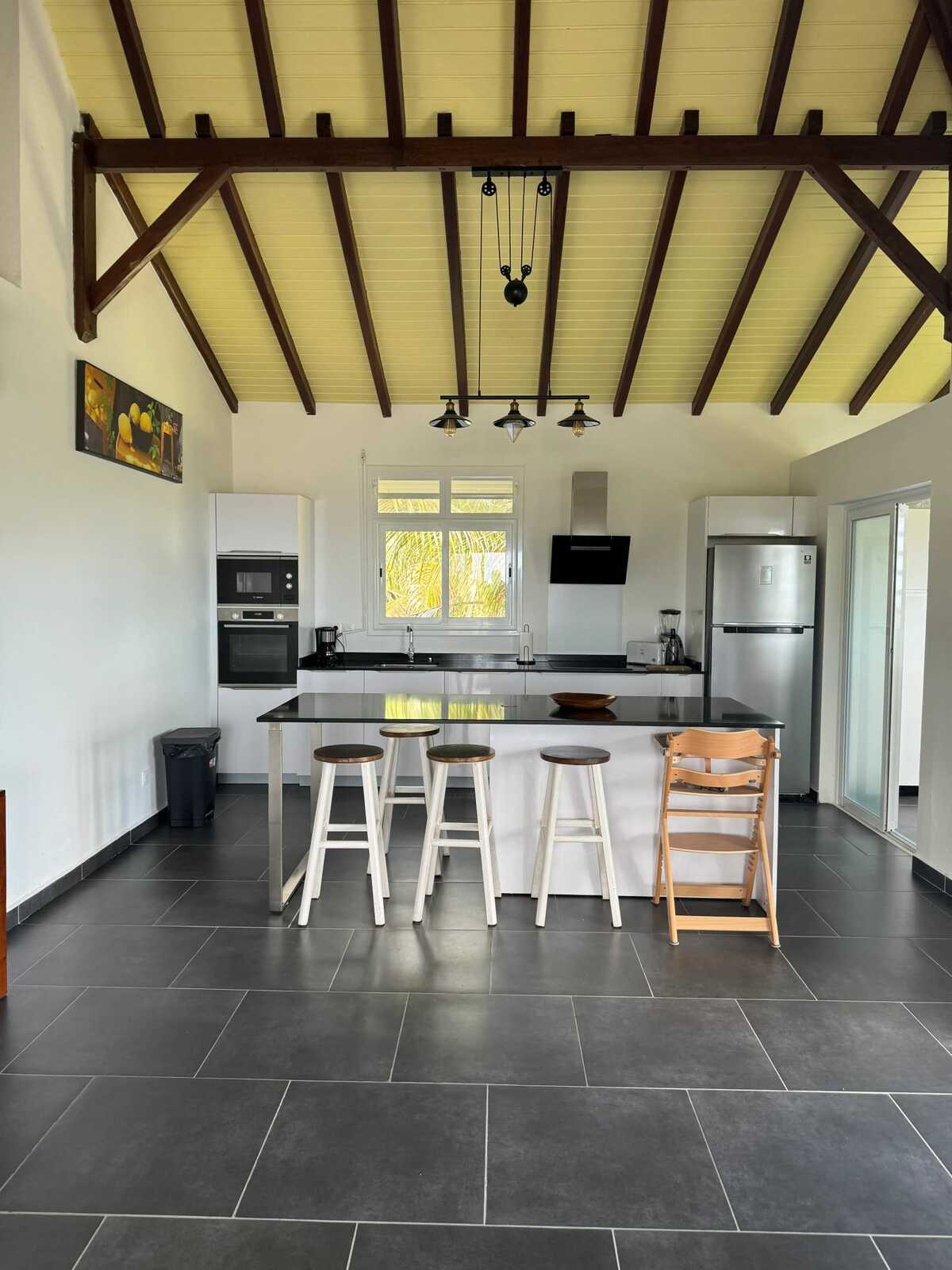 Maison 90 m² à Gourbeyre, vue mer et terrasse - Photo 18