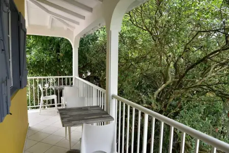 Location appartement à Le Gosier, Appartement charmant à Le Gosier avec vue sur la mer, 110 m²