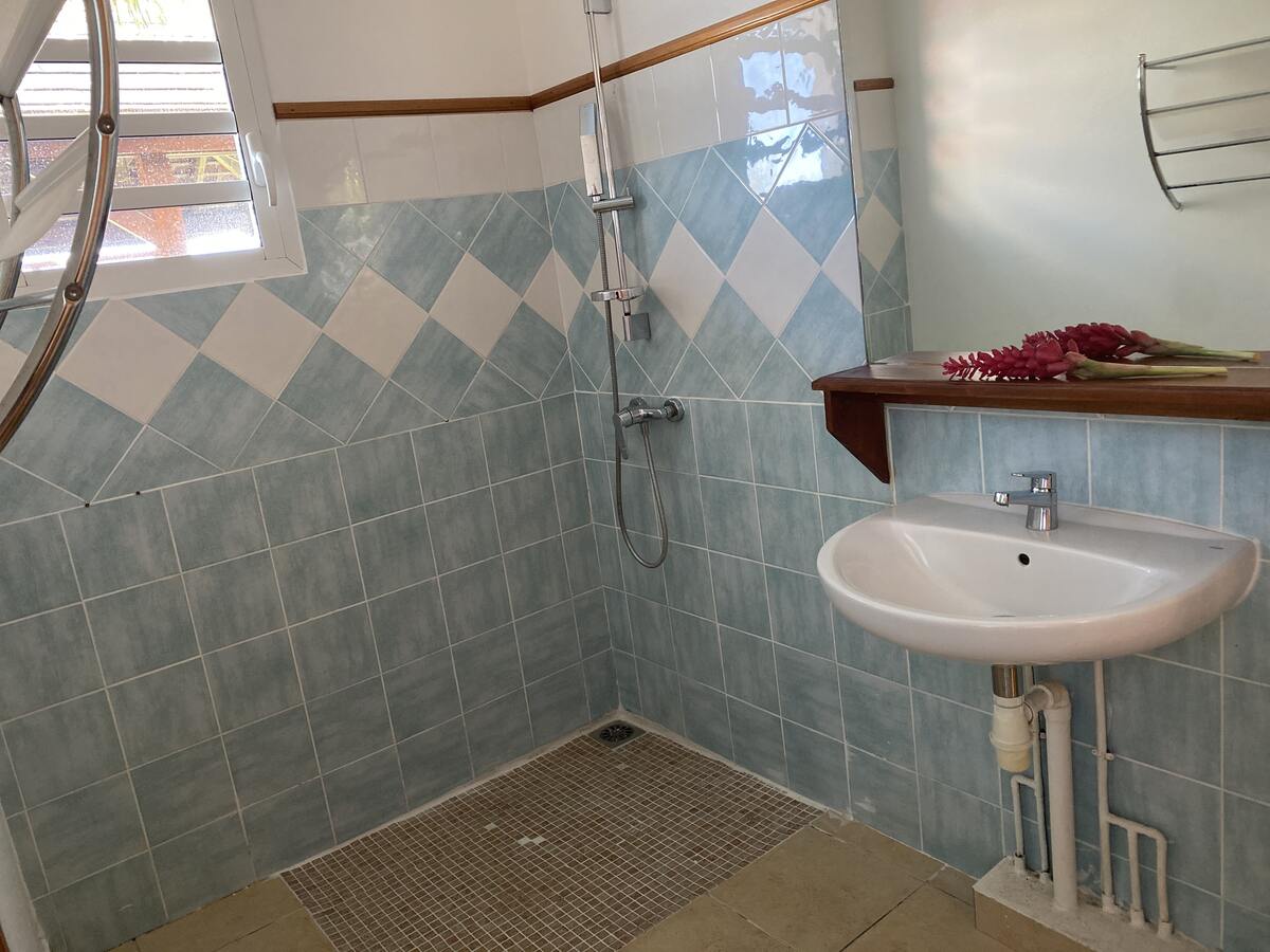Bungalow 6 pers. à Vieux-Habitants, piscine & vue mer - Photo 10